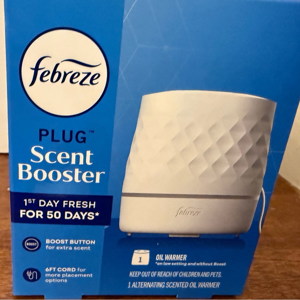 NWT Febreze Plug Scent Booster Oil Warmer